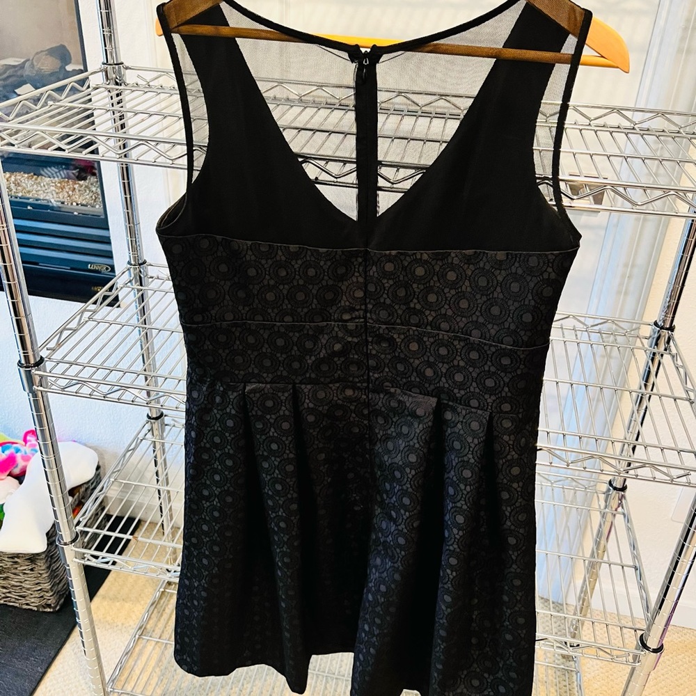 Black dresdy
